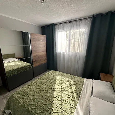 Emerald Luxe Apartment