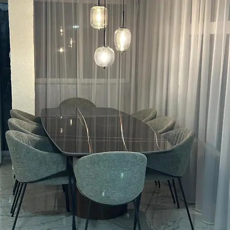Emerald Luxe Apartment