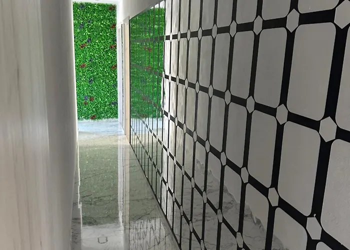 Emerald Luxe * איה נאפה